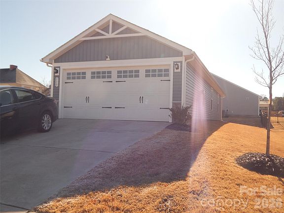 4th image of 330 Damask Dr