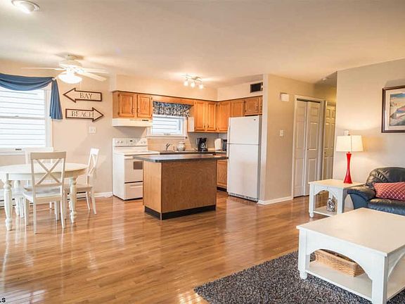 3rd image of 4249 West Ave #1