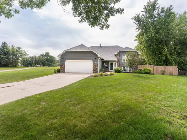 916 Meadow Hill Ln, Fergus Falls, MN 56537