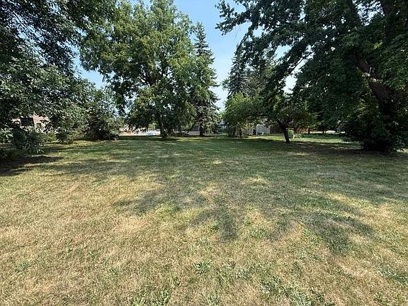 5th image of 819 E Meadow Ln