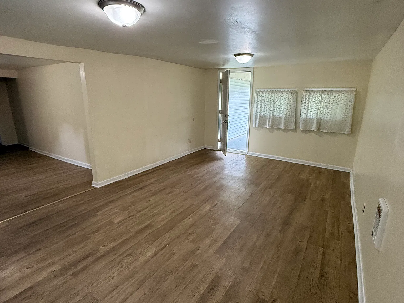 2 bed, 1.5 bath, 900 sqft, $1,000 — Photo 4