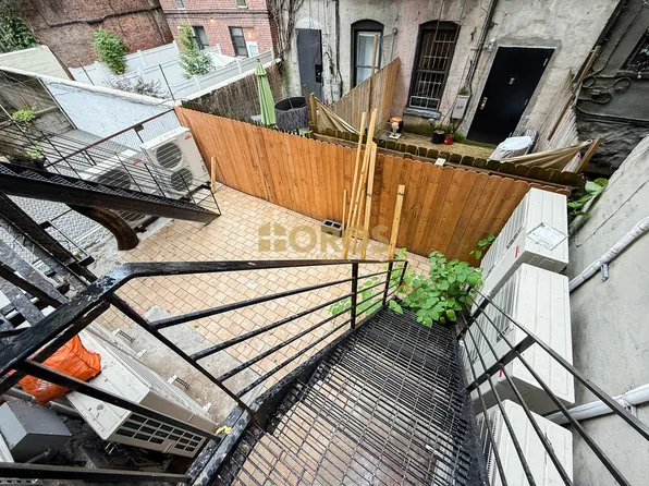 322 E 11th St #4, Manhattan, NY 10003