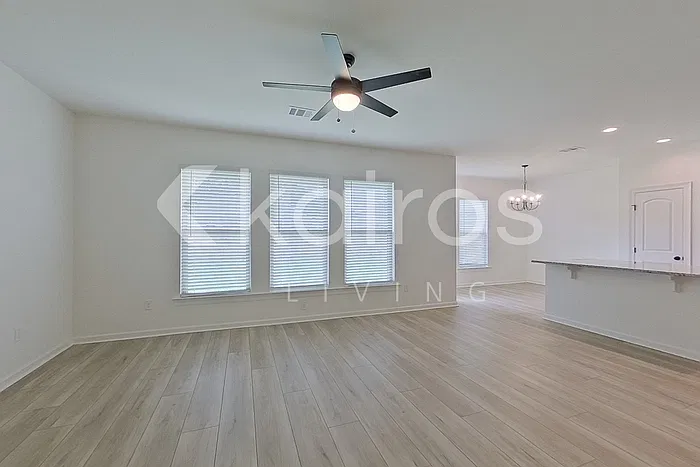 4 bed, 2.0 bath, 1826 sqft, $2,075 — Photo 2