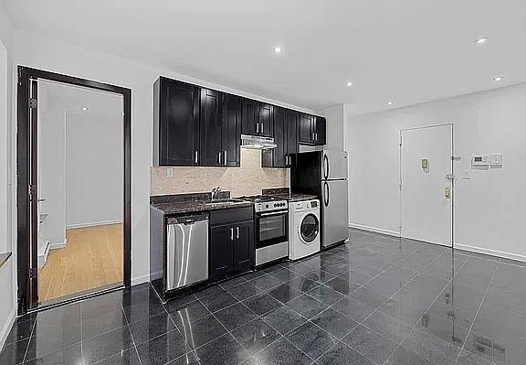 2nd image of 10 Manhattan Ave APT 3C