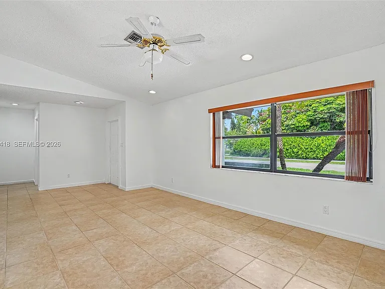 10711 SW 116th Ave — Photo 4