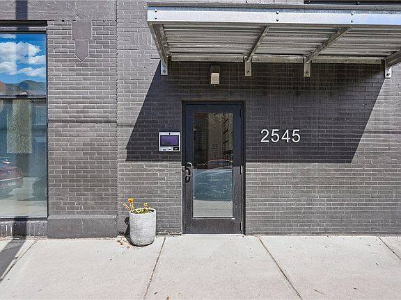 4th image of 2545 Penn Ave #204