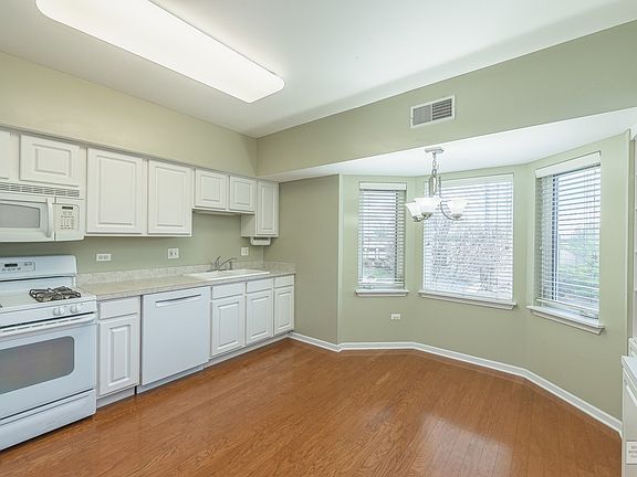 3rd image of 915 Elderberry Cir Unit 315
