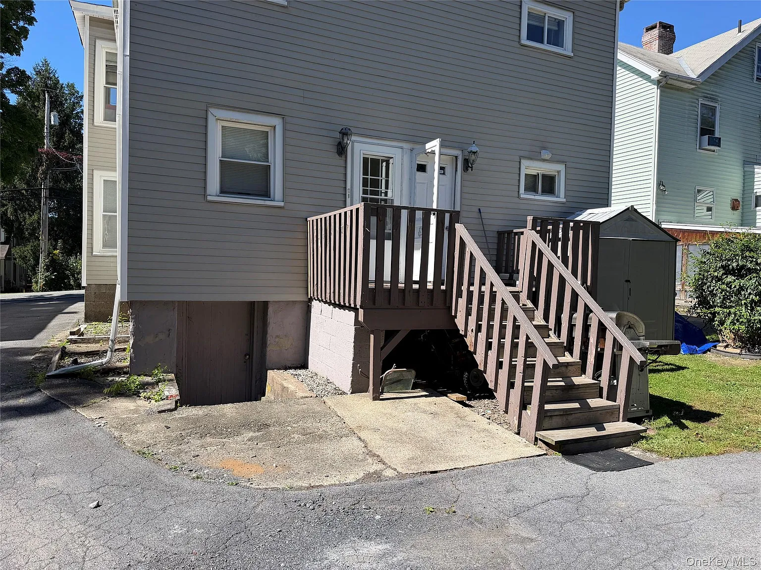 3 bed, 1.0 bath, 2324 sqft, $2,200 — Photo 4