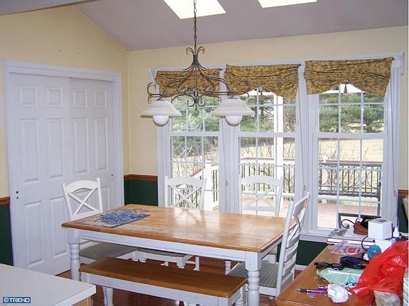 4th image of 51 Rosemary Ln