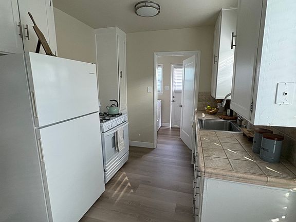 5th image of 227 Harrison Ave APT 1