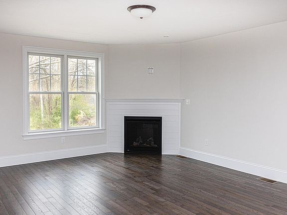 5th image of 100 Lebaron Blvd #7
