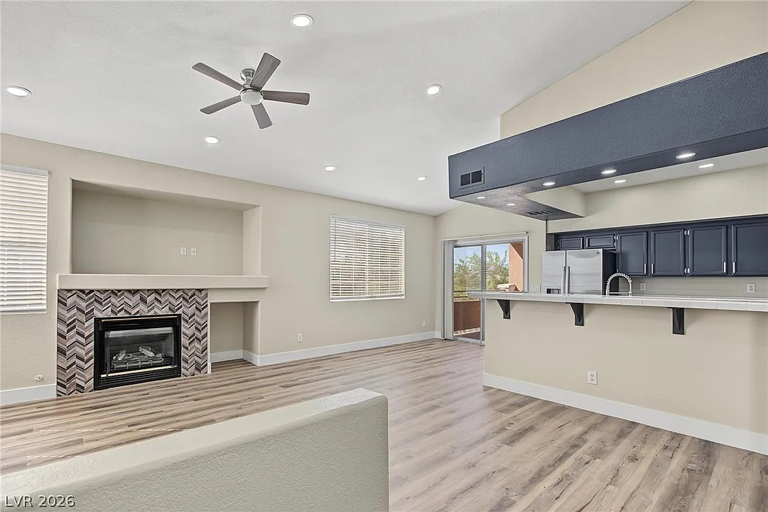 2 bed, 2.0 bath, 1204 sqft, $1,625 — Photo 2