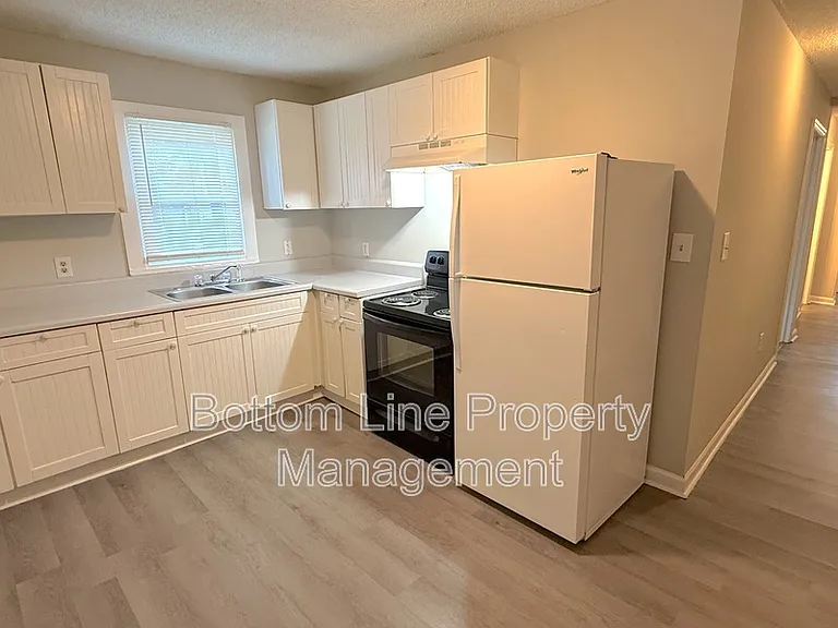 910 N Morris St — Photo 8