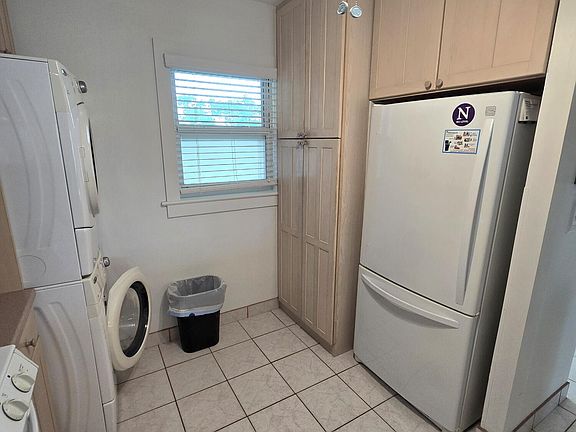 4th image of 2601 S Roosevelt Blvd APT 221C