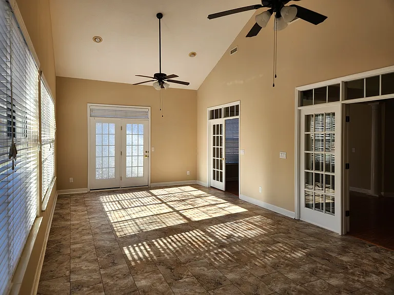 9398 Pinckney Ln — Photo 9