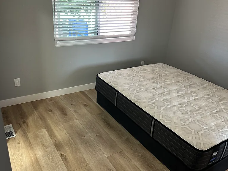 Hanson Ln — Photo 10