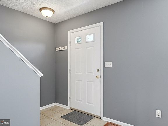 5th image of 112 Chatham Sq