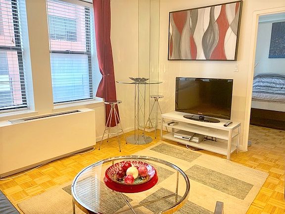 4th image of 150 W 51st St APT 1626