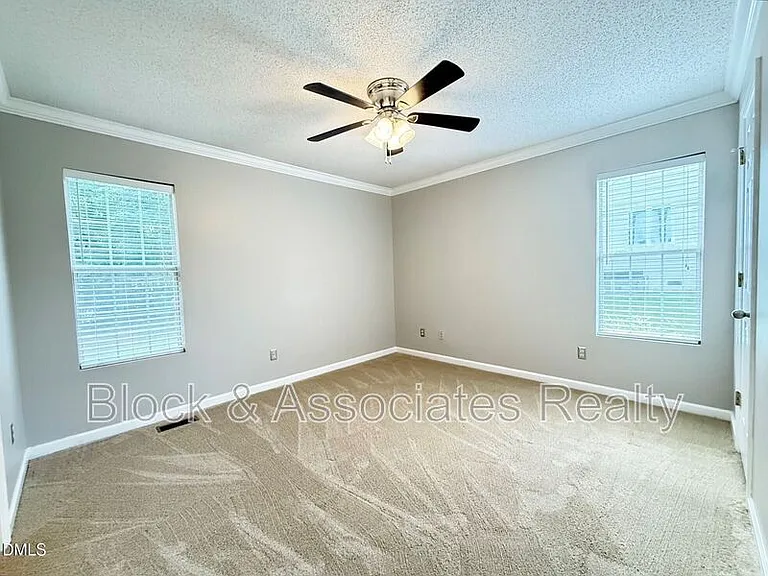 610 E Jones Ave — Photo 9