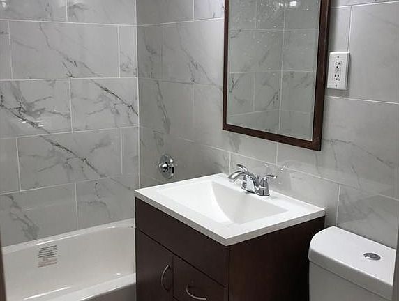 5th image of 2560 Colden Ave #1
