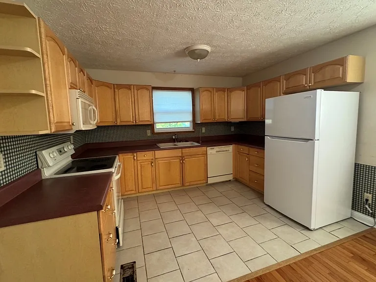 322 Norfolk Cir — Photo 8