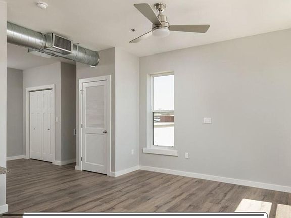 4th image of 1139 E Main St #303