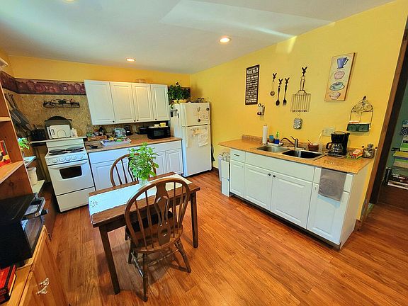 5th image of 406 Depot Street