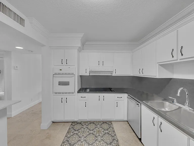 359 Lakeview Dr #102 — Photo 10