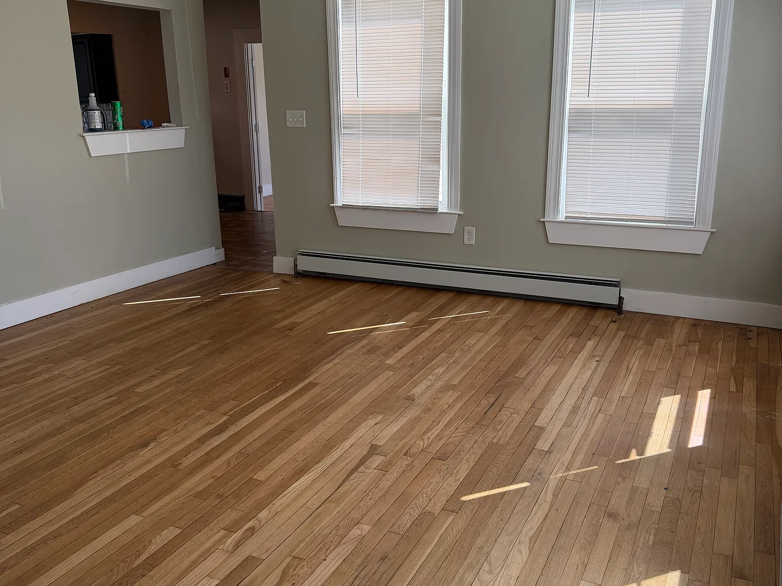 3 bed, 1200 sqft, $2,400 — Photo 3