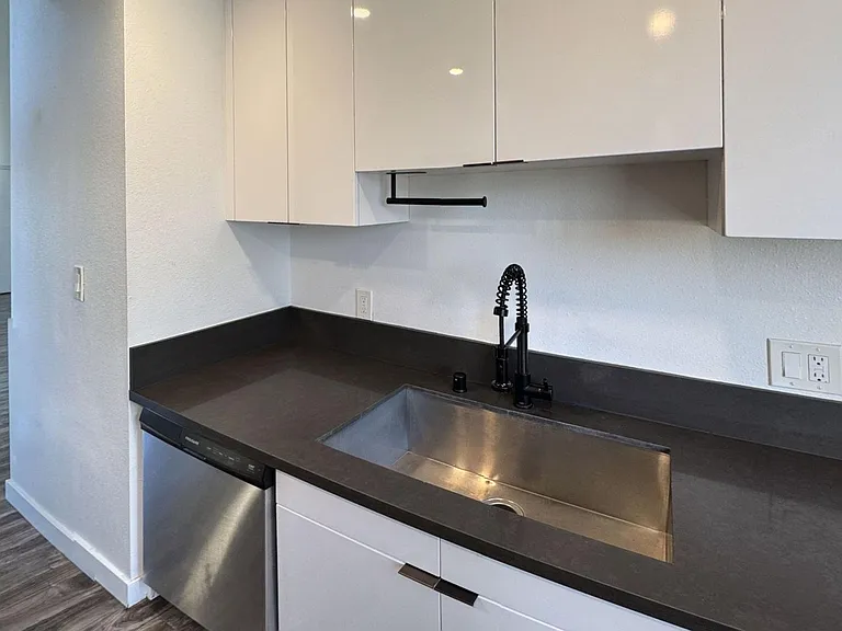 3710 Midvale Ave — Photo 5
