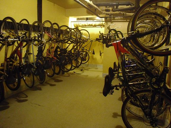 5th image of 846 W Montrose Ave APT 608