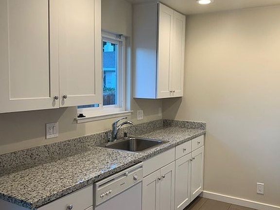 4th image of 1570 Union Ave