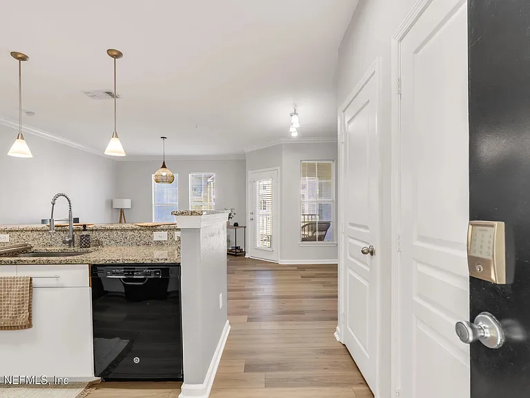 8290 Gate Pkwy W #918 — Photo 3