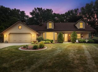 N22W22227 Meadowood COURT, Waukesha, WI 53186