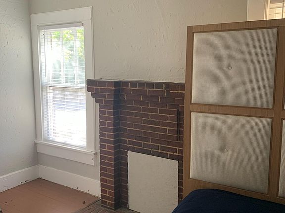 Unit A Bedroom (Full Size Mattress)