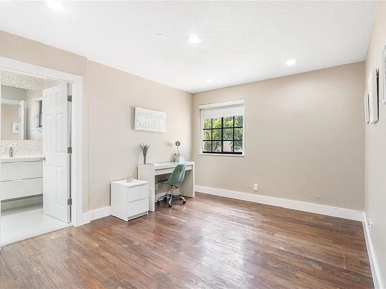4204 Vineyard Cir #2 — Photo 6