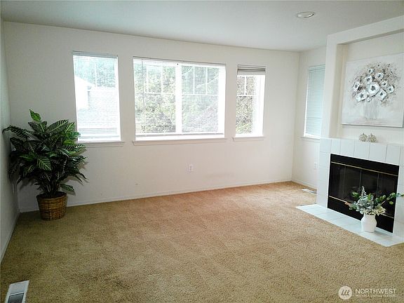 3rd image of 4714 Fairwood Boulevard NE #402