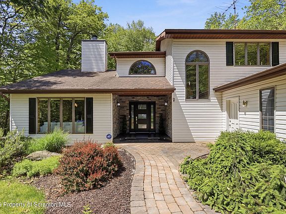 3rd image of 2526 Country Club Dr