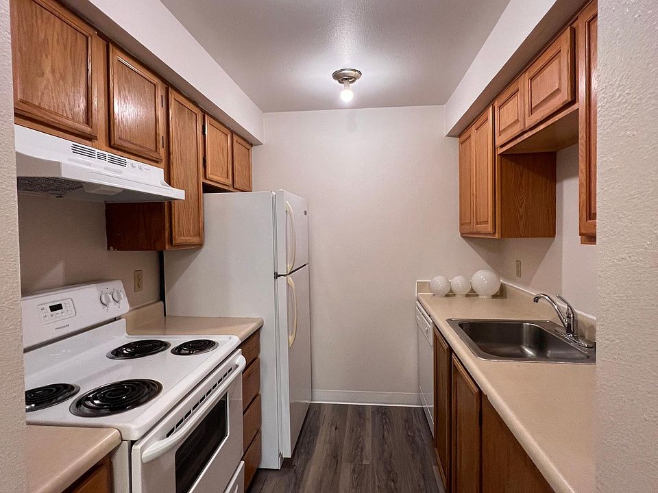1st image of 10522 Lake City Way NE APT 205
