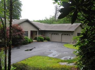 1050 Falls Dr W, Highlands, NC 28741