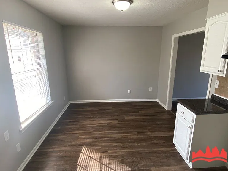 1271 Chickamauga Ave — Photo 5
