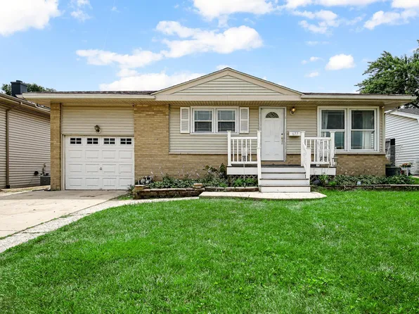 677 W Lake Park Dr, Addison, IL 60101