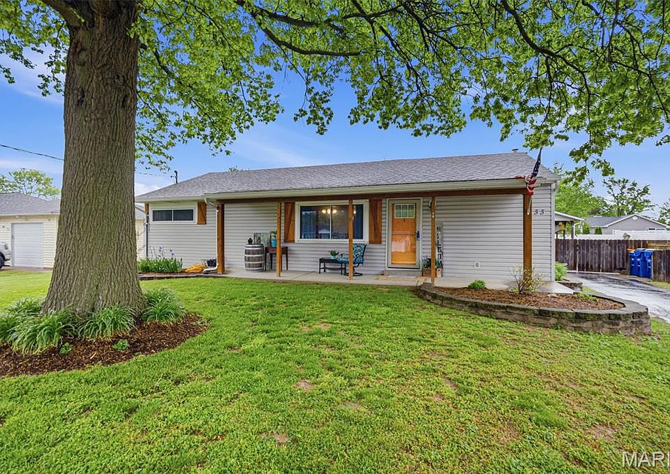 1st image of 733 Lake Dr