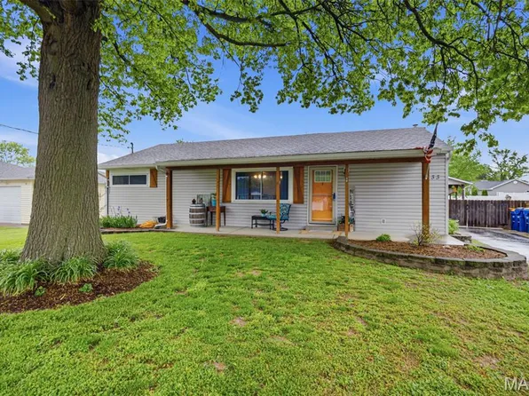 733 Lake Dr, Herculaneum, MO 63048