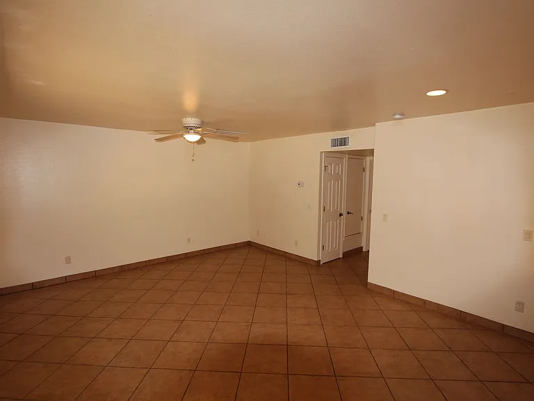 814 W Summit Ave — Photo 5