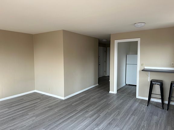 5th image of 514 E Roy St APT 202