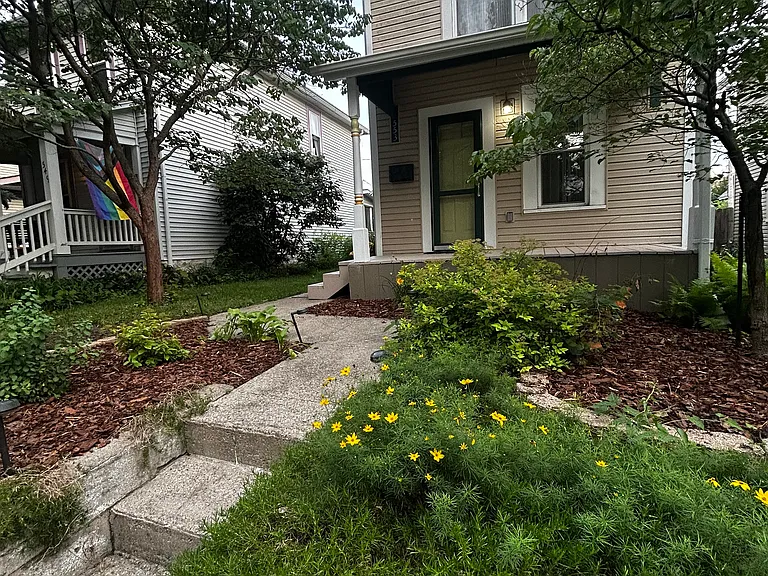 553 Bradley St — Photo 2