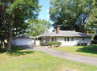 32600 Yahnke Rd, Burlington, WI 53105