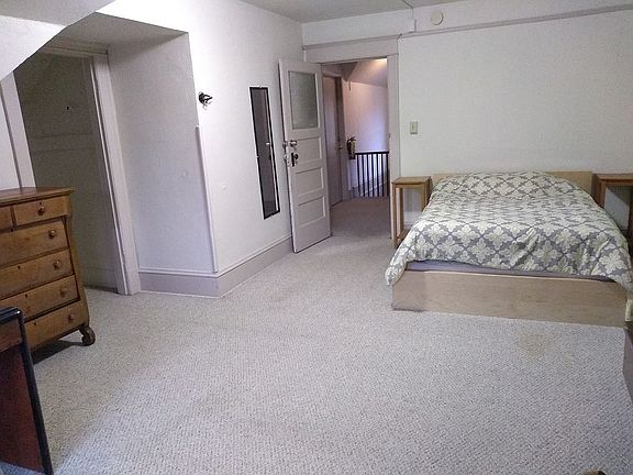 8 bedroom plus 1 bedroom apt