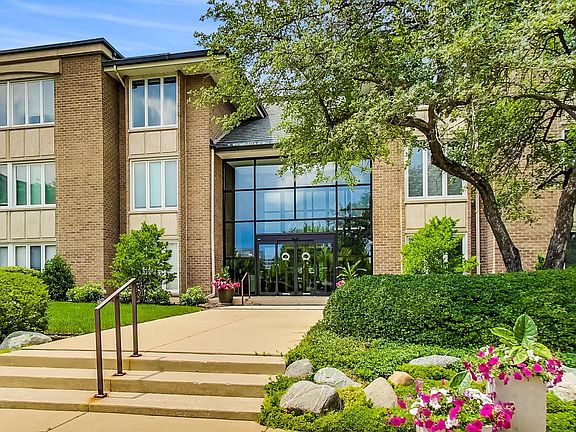 2nd image of 1 Oak Brook Club Dr APT B103